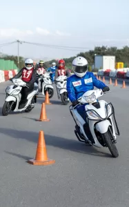 - Scooter Başlangıç Seviyesi programı, merkezde sunulan diğer programlarda olduğu