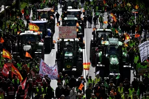 MADRİD (AA) – İspanyol çiftçiler ve hayvan yetiştiricileri, üçüncü haftasına