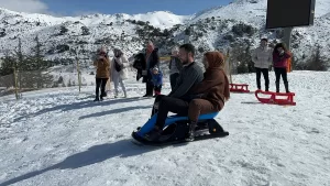 ISPARTA (AA) – Isparta'daki Davraz Kayak Merkezi'nde geç yağan karla