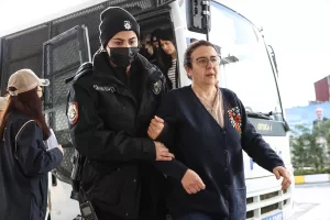 İSTANBUL (AA) – İstanbul Adliyesi önündeki polis kontrol noktasına yönelik