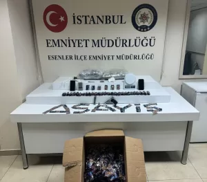 İSTANBUL (AA) – Esenler'de, polis ekiplerinin düzenlediği operasyonda sakız kutularında