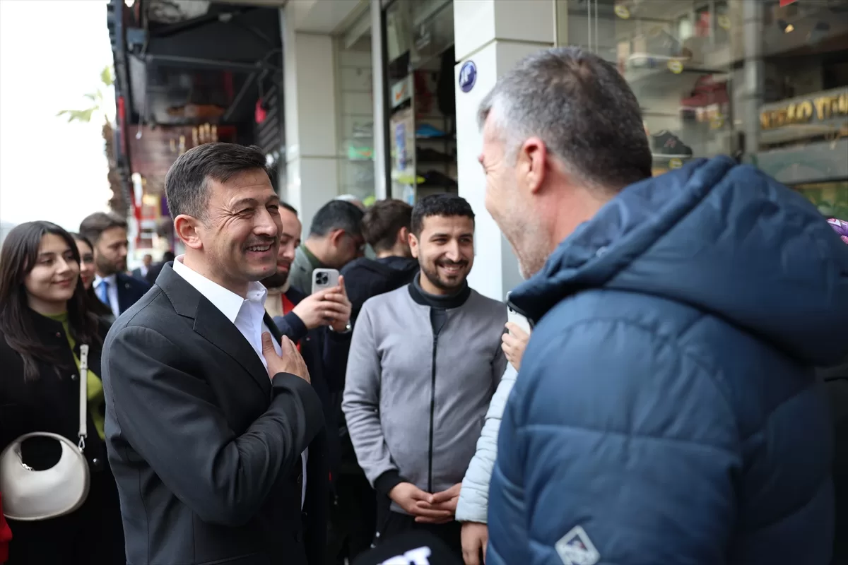 İzmir Büyükşehir Belediye Başkan adayı Dağ, Kemalpaşa'da fabrika ve esnaf ziyareti yaptı