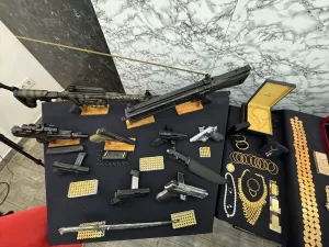 - Soruşturma kapsamında, suç örgütüne ait arsalar, taşınmazlar, lüks araçlar,