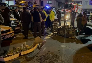 İSTANBUL (AA) – Kağıthane'de kontrolden çıkan otomobilin çarptığı yol kenarındaki