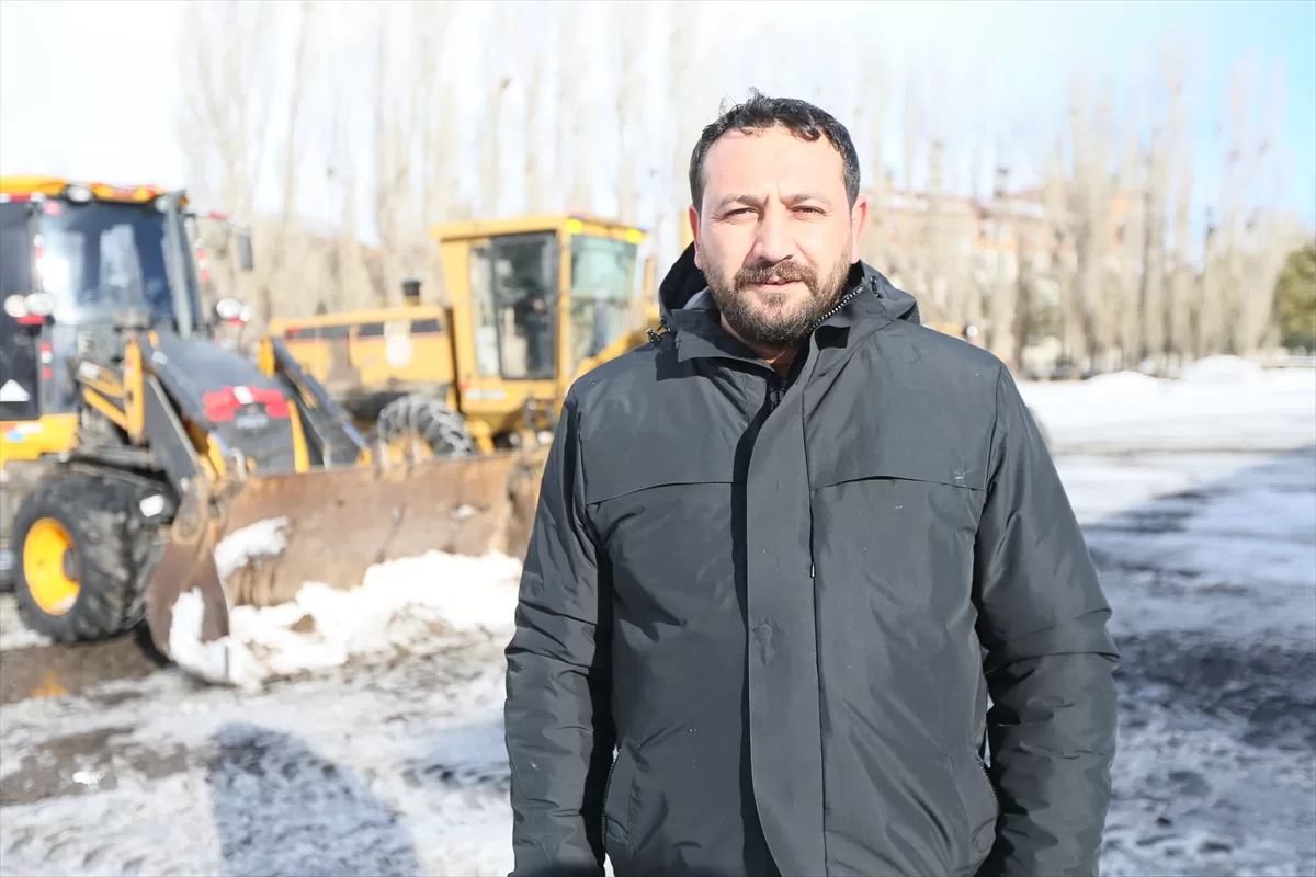 Kars'ta yolu kapanan köylerdeki hastalar, ekiplerin çalışmasıyla hastaneye ulaştırıldı