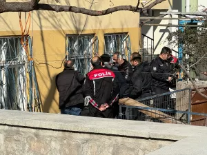 KAYSERİ (AA) – Kayseri'de sakladığı evinde yakalanmamak için eşini bıçakla