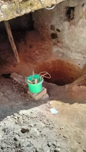 KAYSERİ (AA) – Kayseri'nin Talas ilçesinde kullanılmayan tarihi kilisede kaçak