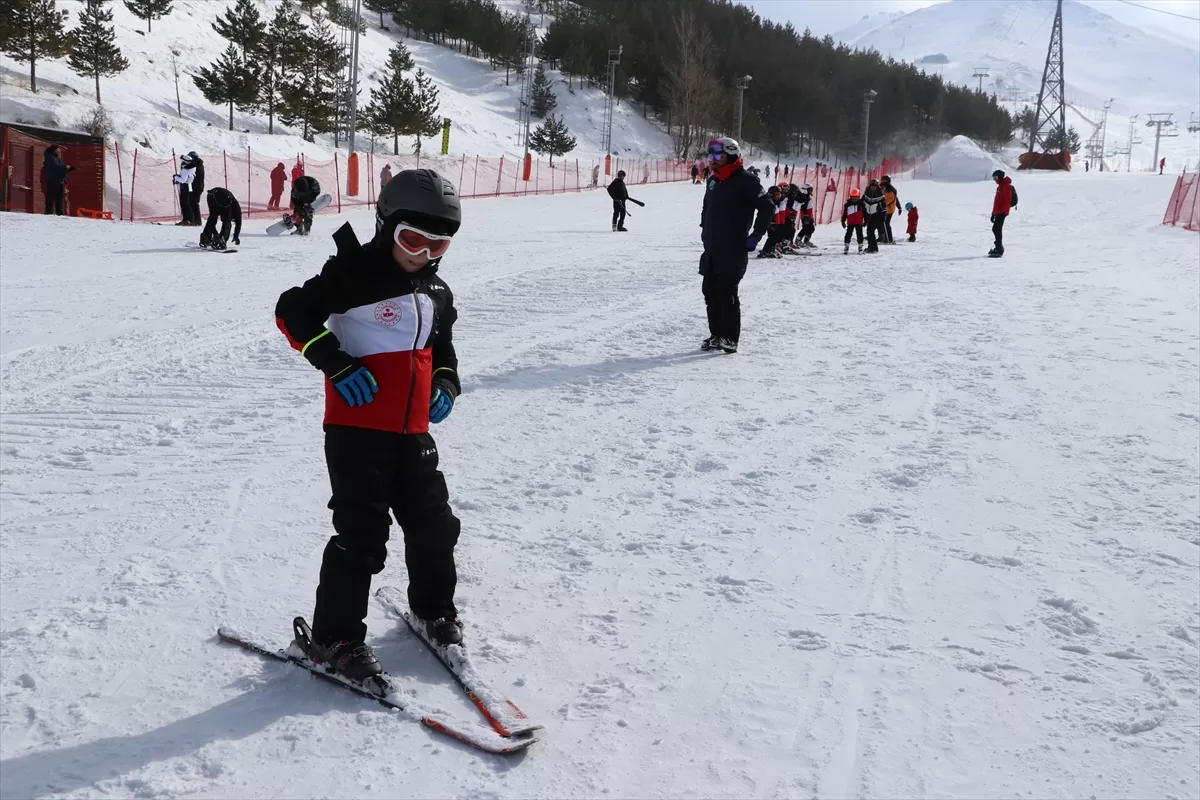 “Kış sporları şehri”nde devlet desteğiyle kayak bilmeyen öğrenci kalmayacak