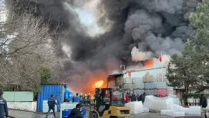 KOCAELİ (AA) – Kocaeli'nin Gebze ilçesinde bir fabrikada çıkan yangın