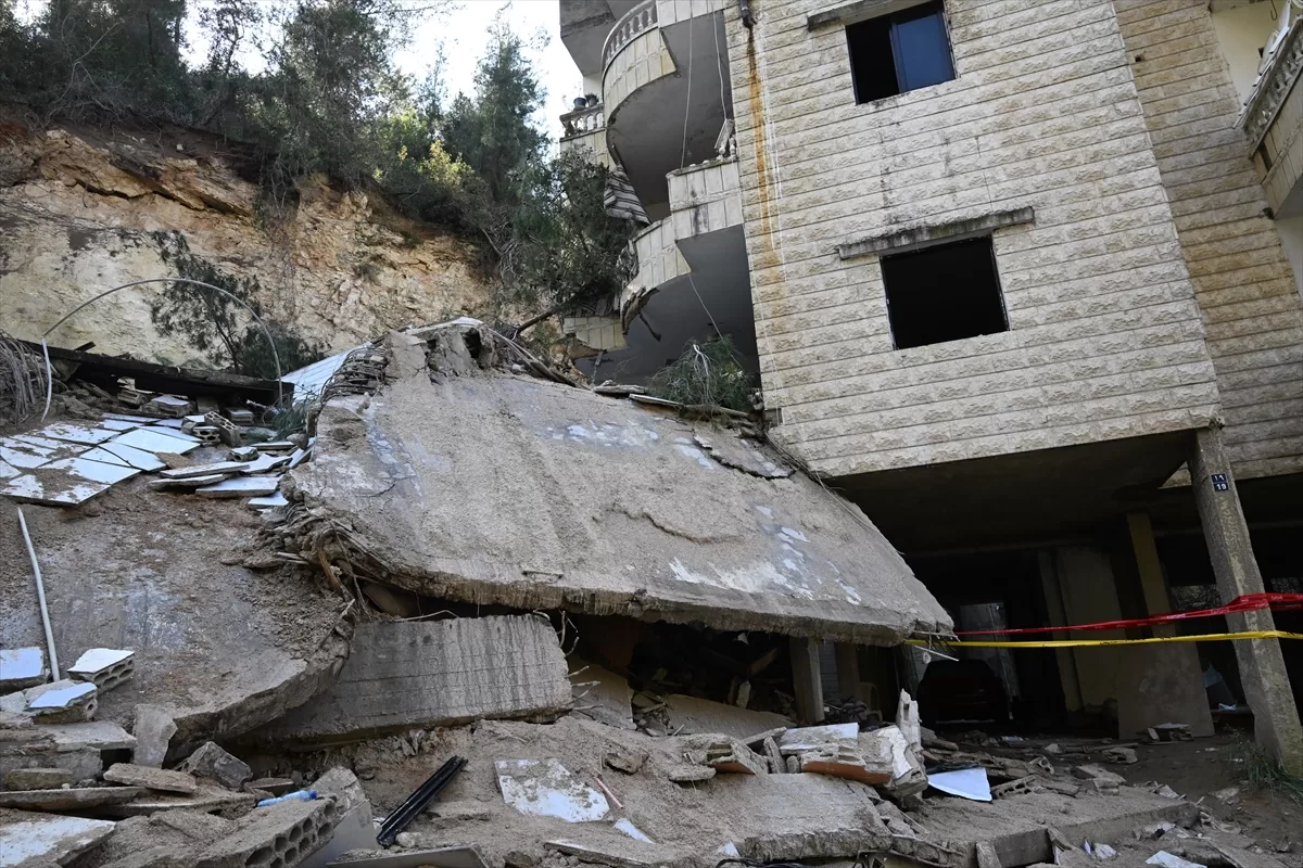 GÜNCELLEME- Lübnan'da 3 katlı bina çöktü, 1'i çocuk 4 kişi öldü