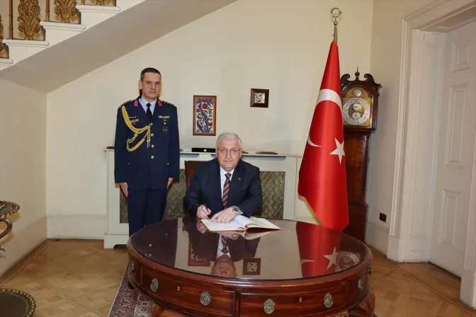 Milli Savunma Bakanı Güler, İngiltere Genelkurmay Başkanı Radakin ile görüştü