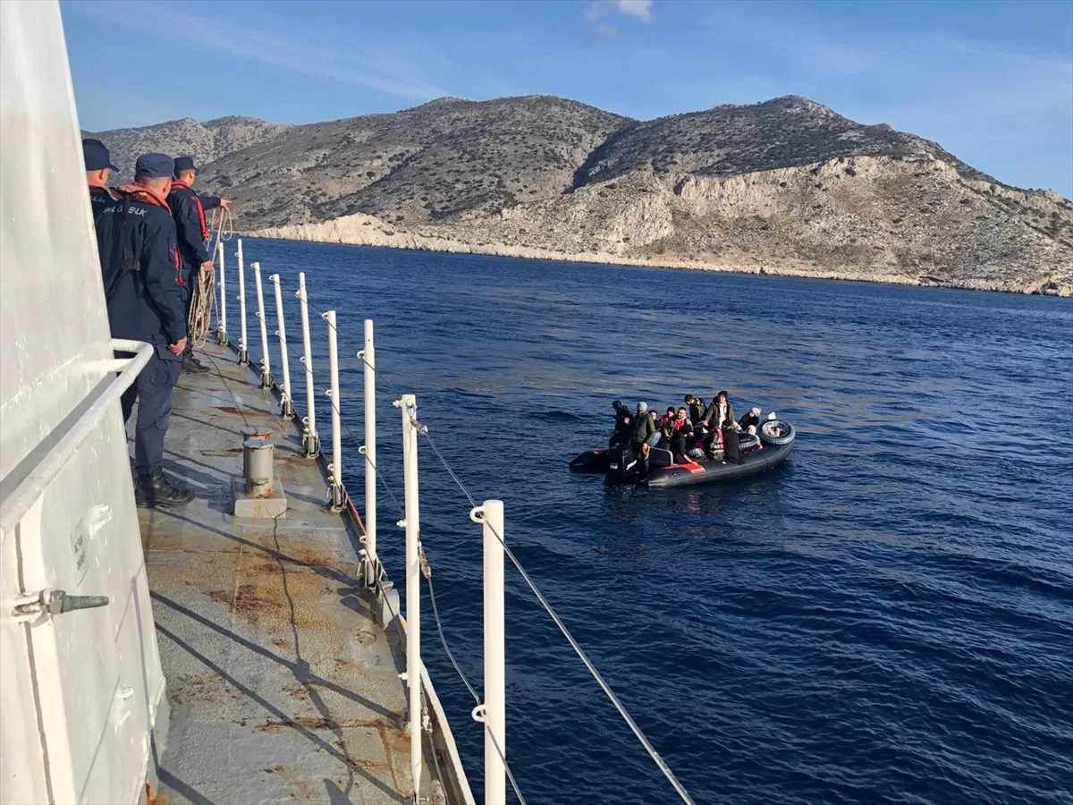 Muğla açıklarında 15 düzensiz göçmen kurtarıldı