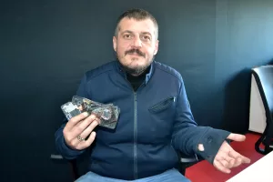 - Telefonunun bataryası patlayan kişinin elinde hafif yanık oluştu