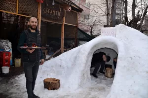 MUŞ (AA) – Muş'ta çay ocağı işleten Yılmaz Alak, iş