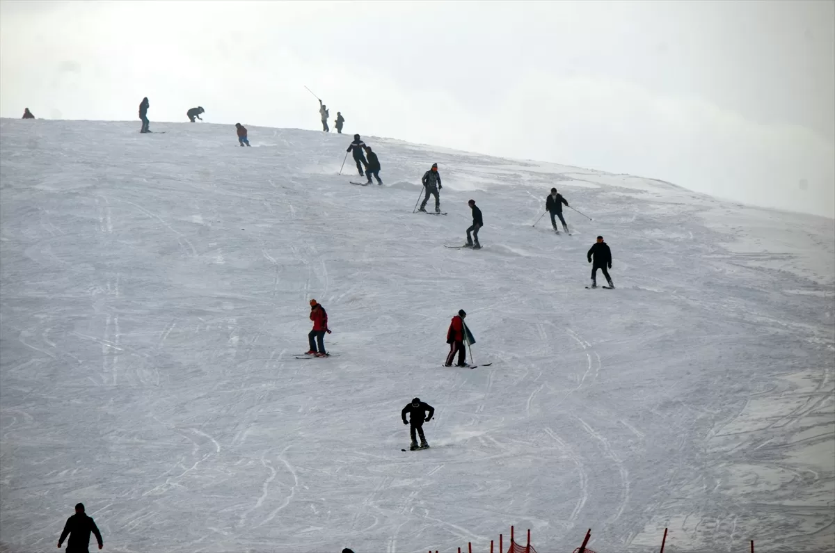 Muş'taki kayak merkezinde çocuklar için etkinlik düzenlendi