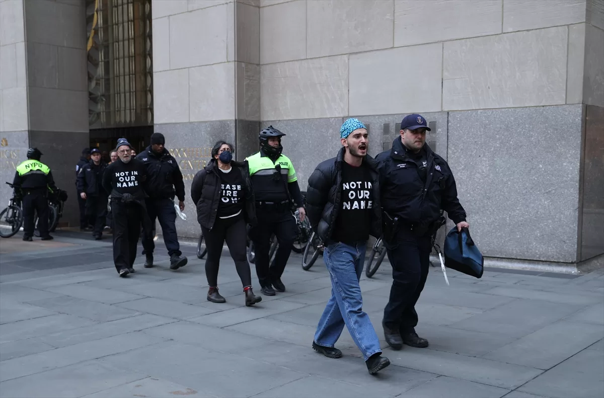 New York'ta, Biden'ı protesto eden 50'ye yakın protestocu gözaltına alındı