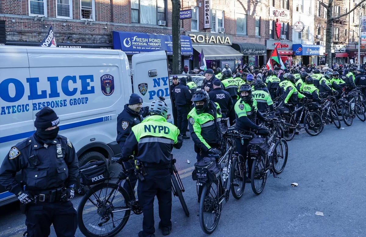 New York'ta Filistin'e destek gösterisine katılanlara polis müdahalesi