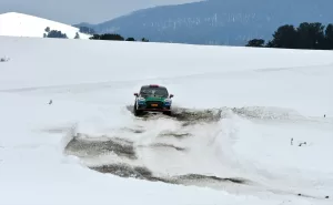 KARS (AA) – Otomotiv ile lastik şirketleri, kış mevsiminin çetin