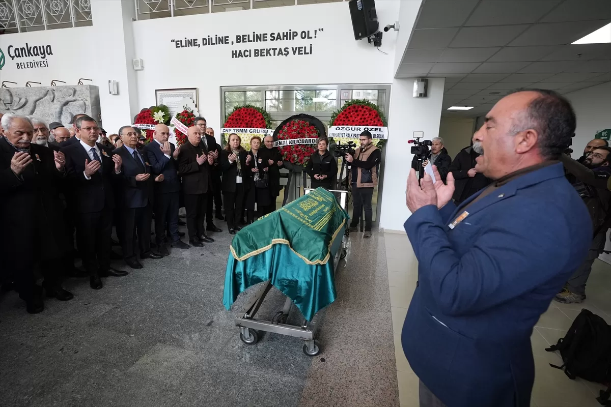 Özgür Özel, 24. Dönem Milletvekili Dinçer'in kayınpederinin cenaze törenine katıldı