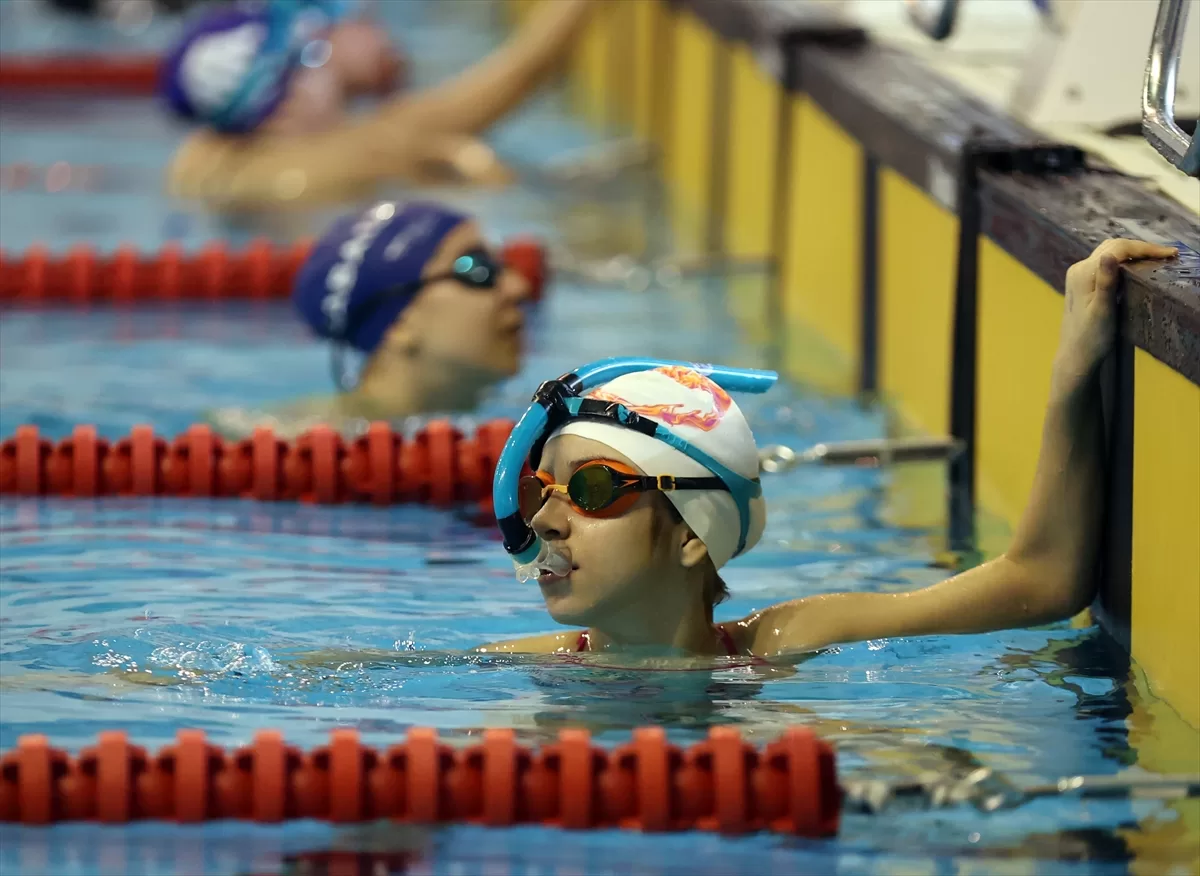 Paletli Yüzme Bireysel Kış Şampiyonası, İstanbul'da başladı