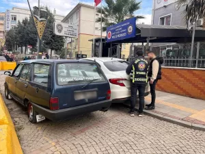İSTANBUL (AA) – Pendik'te, otomobiliyle lastik yakarak trafiği tehlikeye düşüren