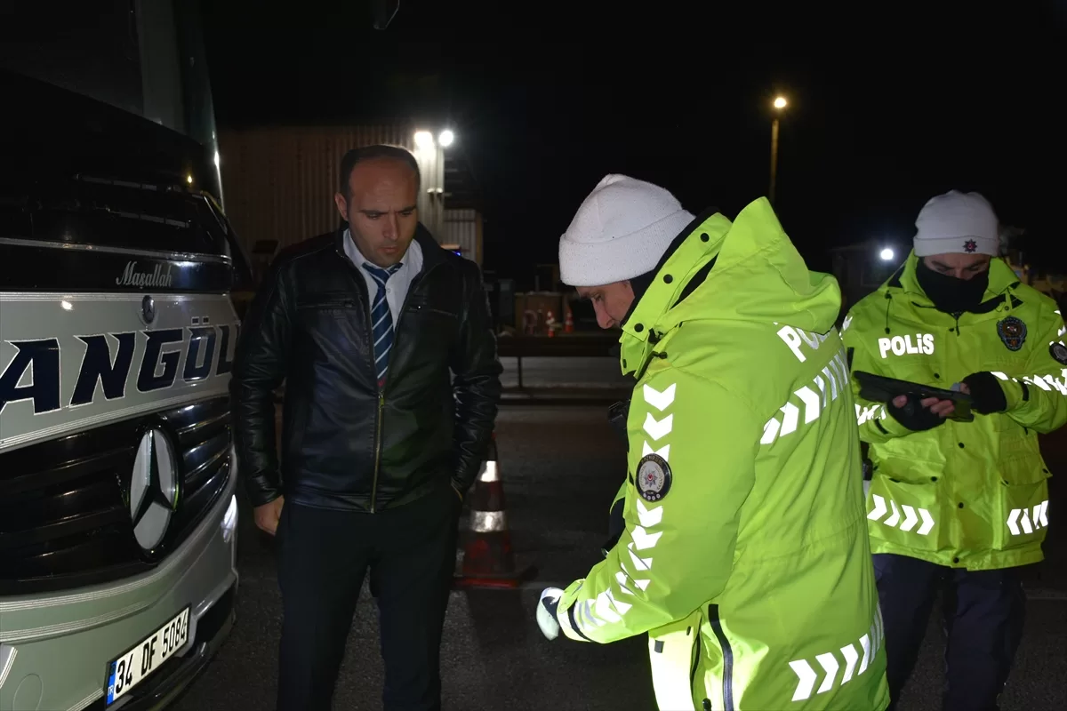 Polis “Uyandırma Servisi” denetimleriyle otobüs kazalarını önlemeye çalışıyor