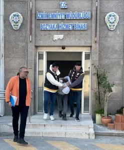 İZMİR (AA) – İzmir'in Gaziemir ilçesinde bir taksi şoförü, aracına