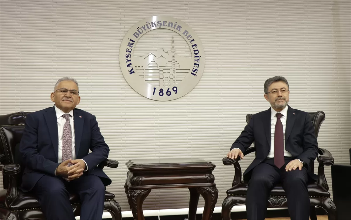 Tarım ve Orman Bakanı Yumaklı, Kayseri'de ziyaretlerde bulundu