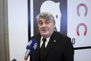 - "Veliefendi Hipodromu'ndaki tribünleri yenileme projemiz var. Projemiz hazır ve