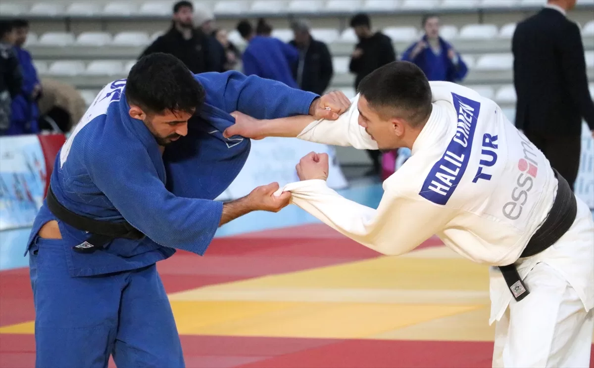 Türkiye Üniversite Sporları Federasyonu Judo Şampiyonası Erzurum'da başladı