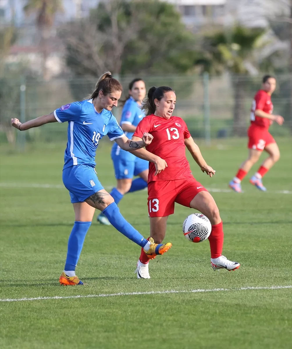 A Milli Kadın Futbol Takımı, hazırlık maçında Yunanistan'a 2-1 yenildi