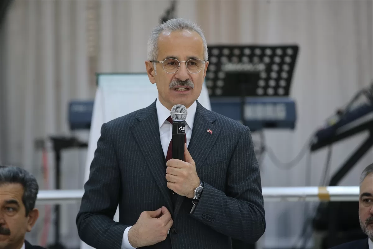 Ulaştırma ve Altyapı Bakanı Uraloğlu, Kırklareli'nde STK temsilcileri ile buluştu: