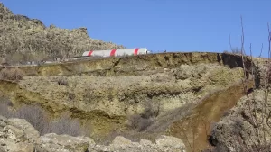 UŞAK (AA) – Uşak'ta toprak kayması nedeniyle tedbir amaçlı olarak