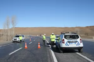 - Teknik personel, kar tabakası, karın sertlik derecesi ve katman