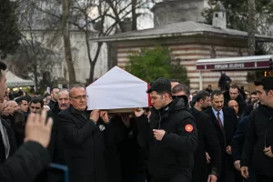 İSTANBUL (AA) – Çoklu organ yetmezliğine bağlı olarak tedavi gördüğü