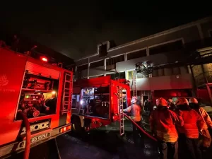 İSTANBUL (AA) – Zeytinburnu'nda, kemer üretim atölyesinde çıkan yangın itfaiye