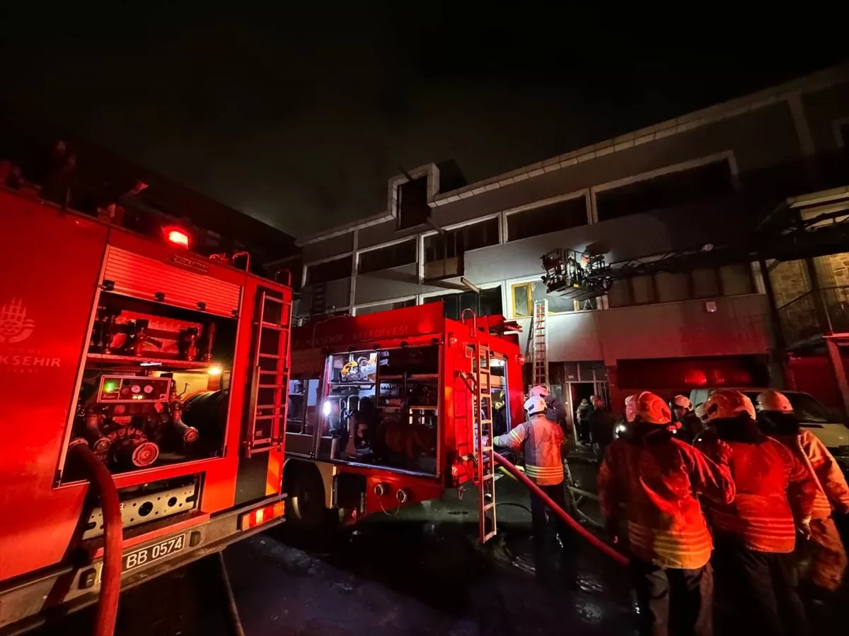 İSTANBUL (AA) – Zeytinburnu'nda, kemer üretim atölyesinde çıkan yangın itfaiye