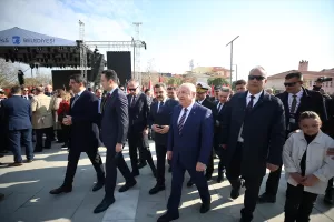 - Çanakkale'deki anma törenleri, Milli Savunma Bakanı Yaşar Güler'in "Çanakkale