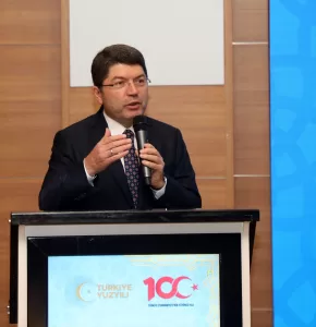 - "Vatandaşlarımızın adalete güvenini tesis etmenin, yargı hizmetlerinden memnuniyetini en