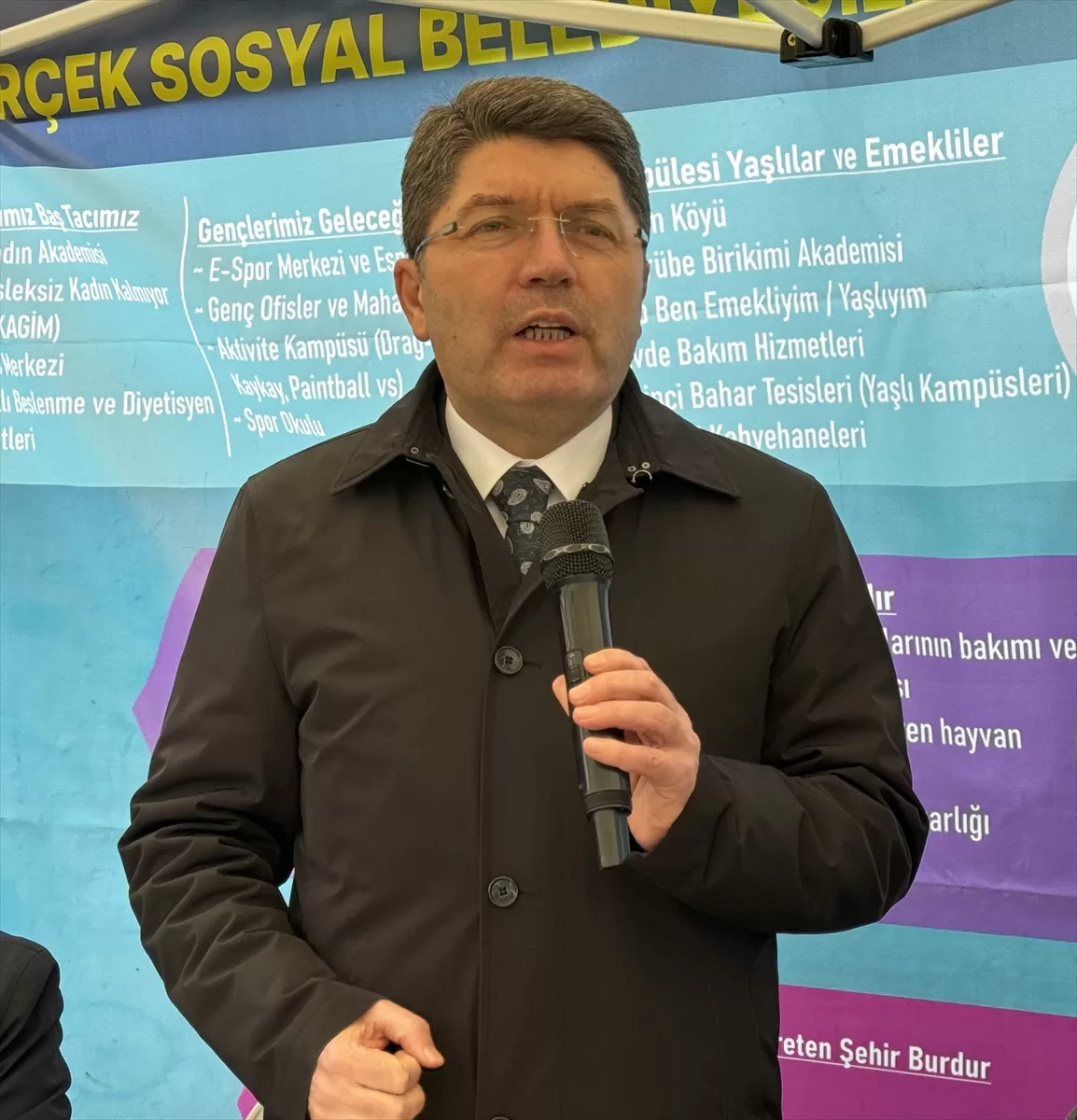 Adalet Bakanı Tunç, Burdur'da AK Parti'nin seçim çalışması çadırında konuştu: