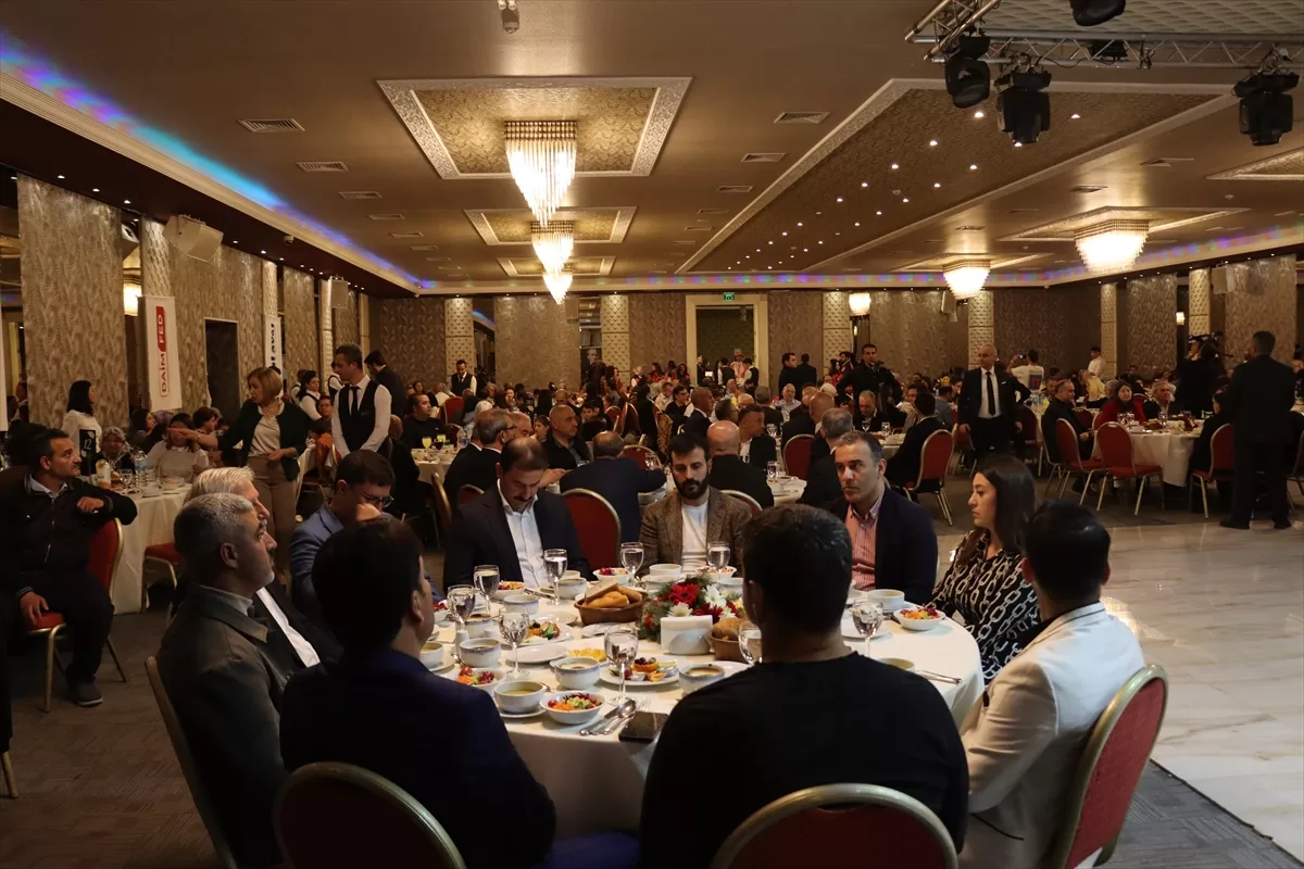 Adana Valisi Köşger koruyucu ailelerle iftarda buluştu