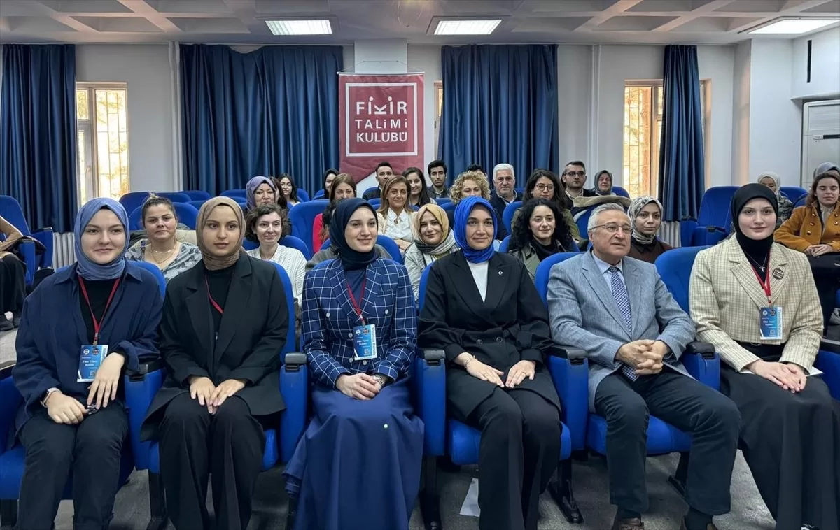 Afyonkarahisar Valisi Yiğitbaşı, İstanbul'da üniversite öğrencileriyle bir araya geldi: