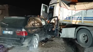 AFYONKARAHİSAR (AA) – Afyonkarahisar'ın Sandıklı ilçesinde tır ile cipin çarpışması