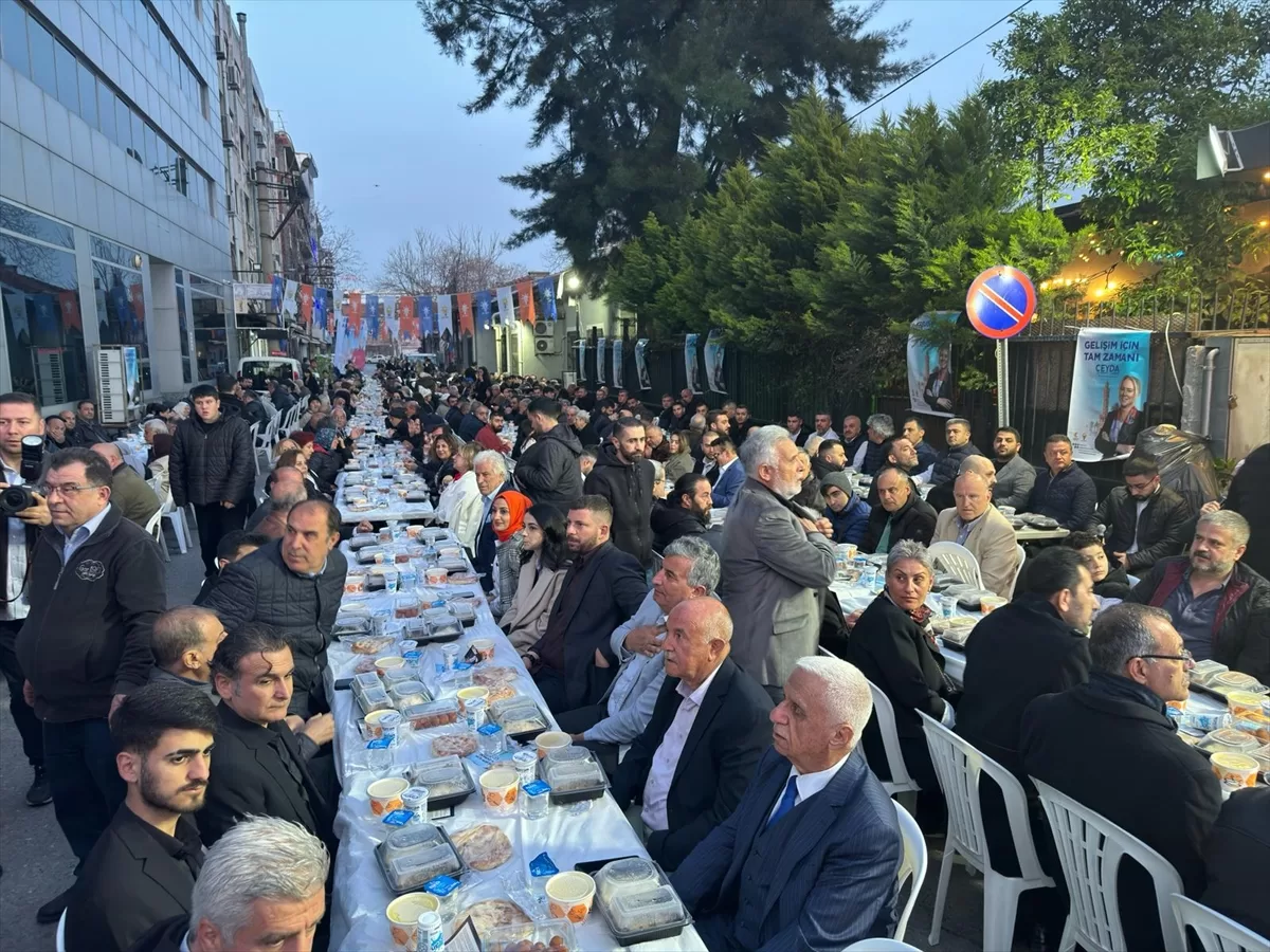 AK Parti'li İnan, İzmir'de iftar programında konuştu: