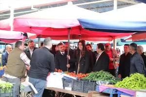 - "Biz verdiği sözü tutan, gerçekleştiremeyeceği vaatte bulunmayan bir siyasi