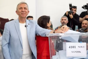 - "Seçimlerin sonucu hakkında hiçbir tereddüdümüz yoktur, inşallah akşam dokuzdan