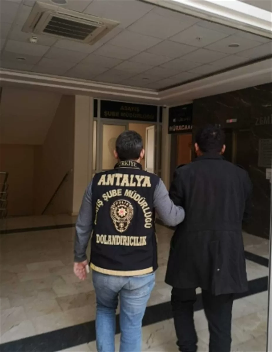 ANTALYA (AA) – Antalya'da kendisini polis ve savcı olarak tanıtarak