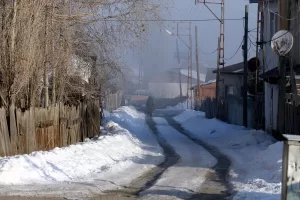 - Akarsular ile göletlerin buz tuttuğu ilçede, sabah erken saatlerde