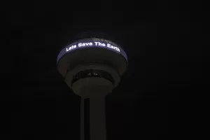 ANKARA (AA) – Başkentin simge yapılarından Atakule'nin ışıkları, iklim değişikliğine