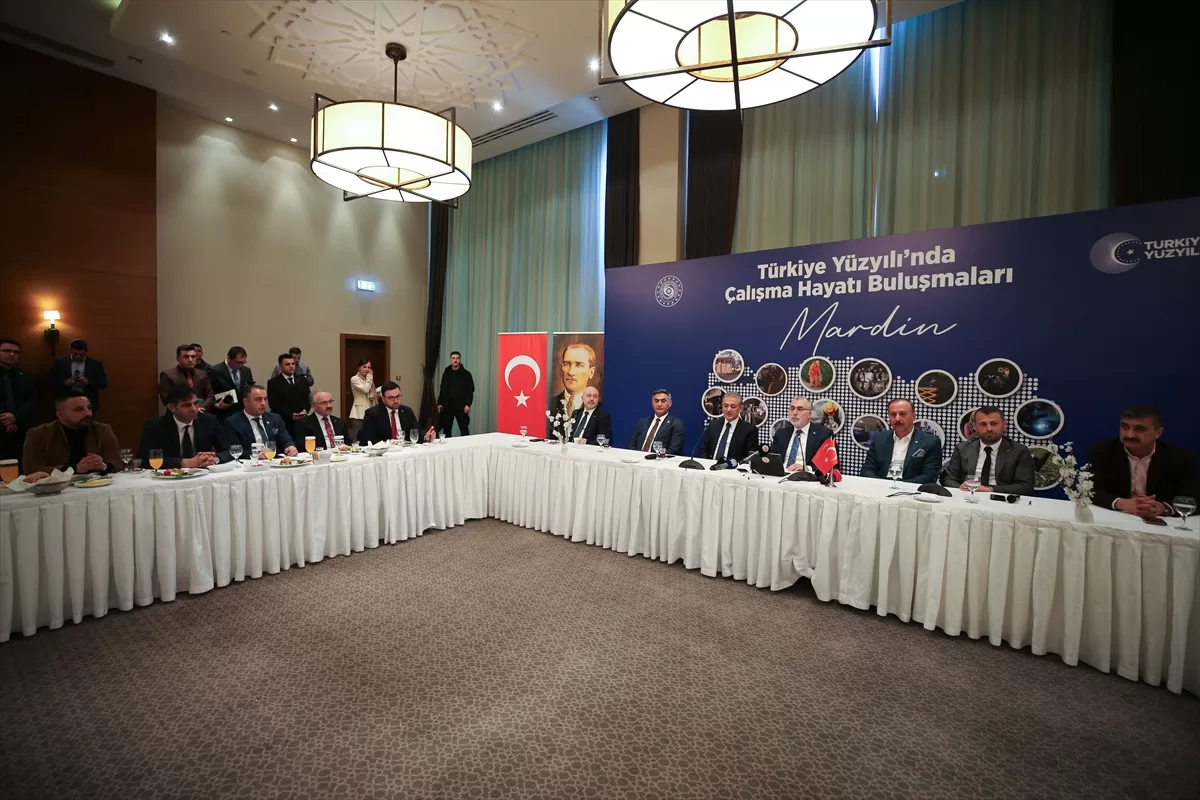 Bakan Işıkhan, Mardin'de “Türkiye Yüzyılı'nda Çalışma Hayatı Buluşmaları” toplantısında konuştu